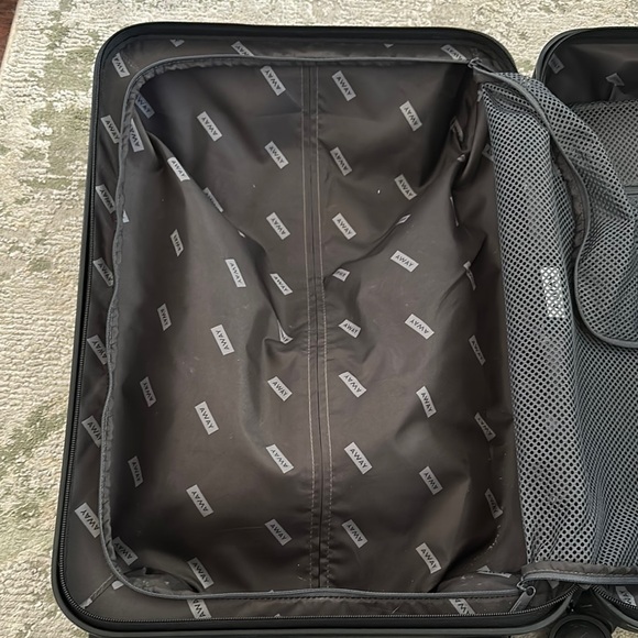 Away Bigger Carry On in Dark Green - Picture 15 of 16